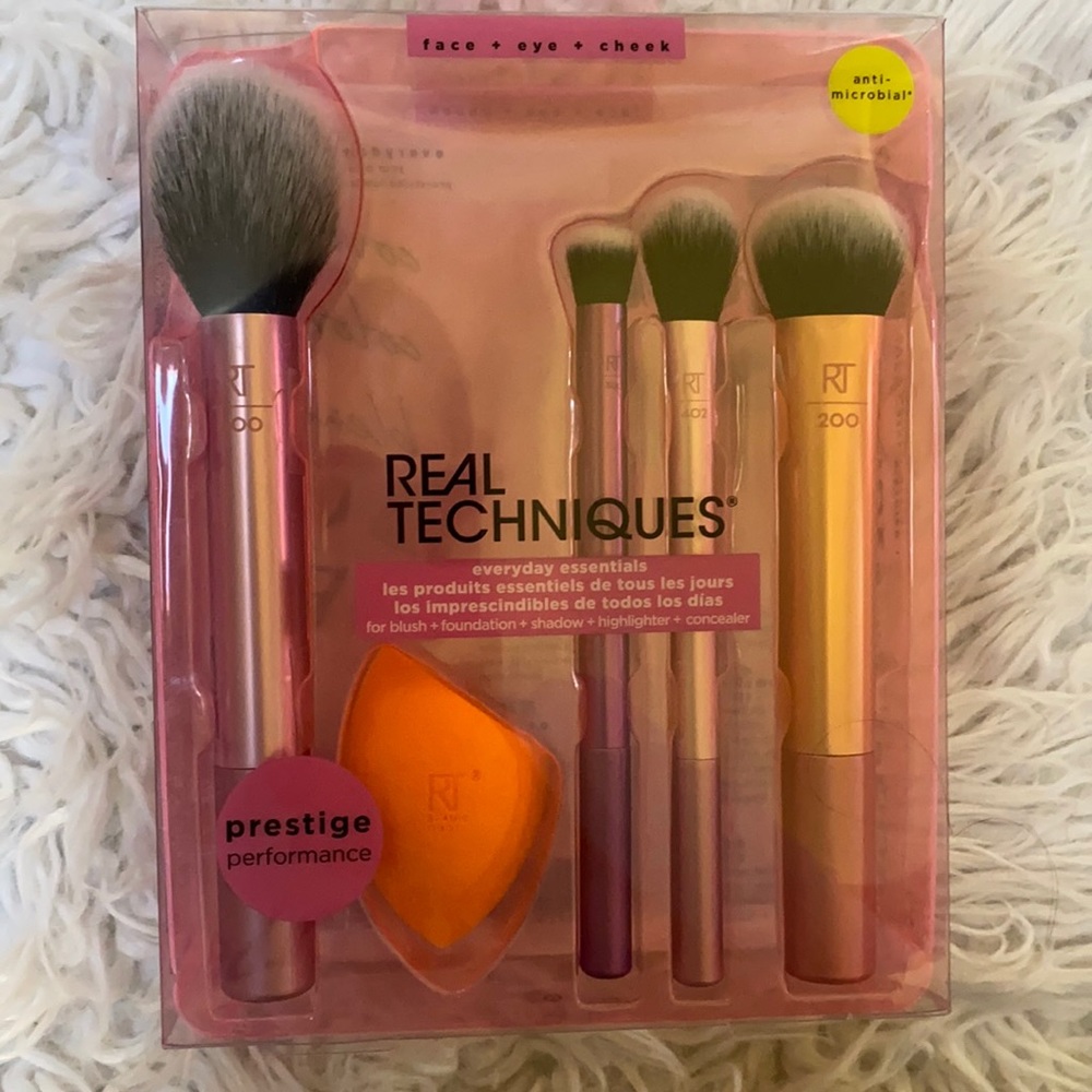 Lot of 4 items
